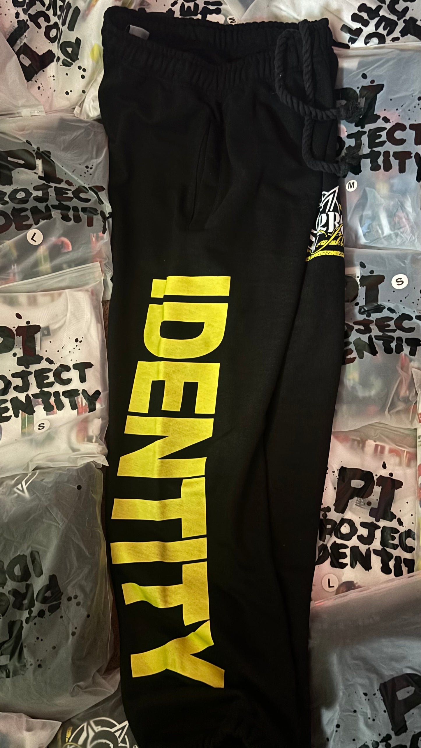 IDENTITY FLAG SWEATS(BLACK)