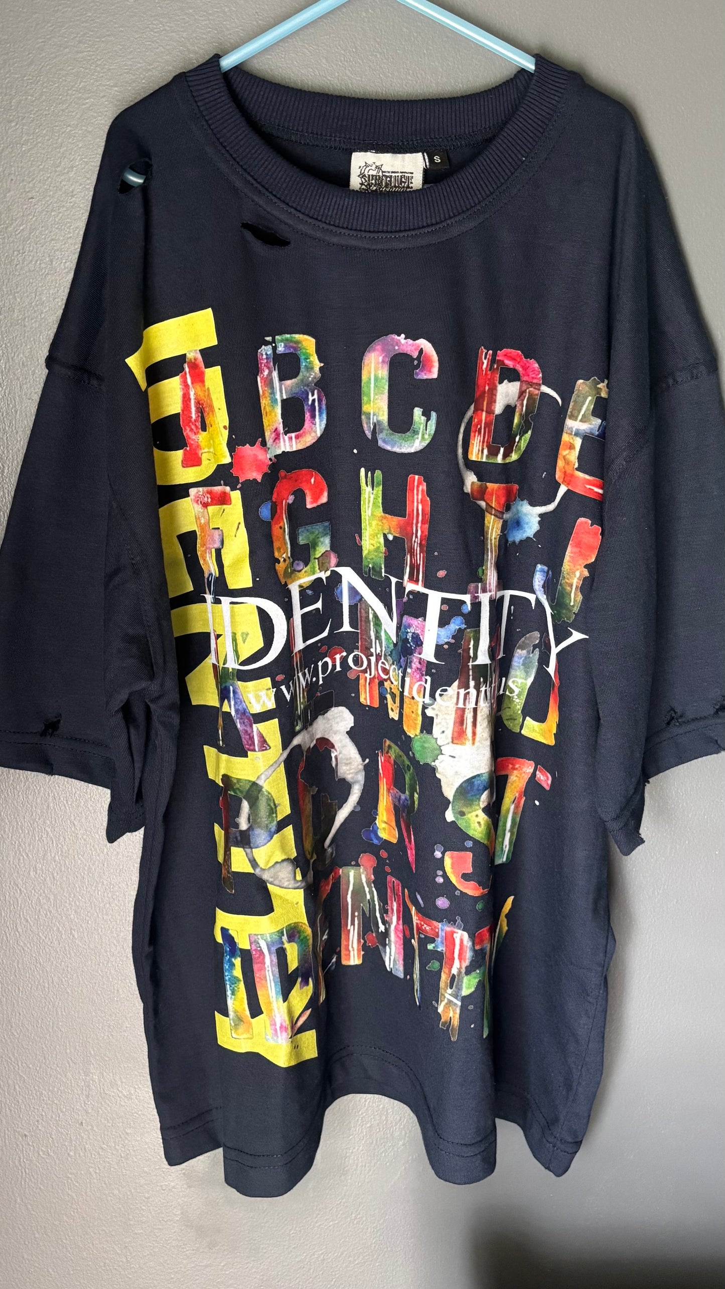 IDENTITY COLORFUL ALPHABET TEE (NAVY BLUE)