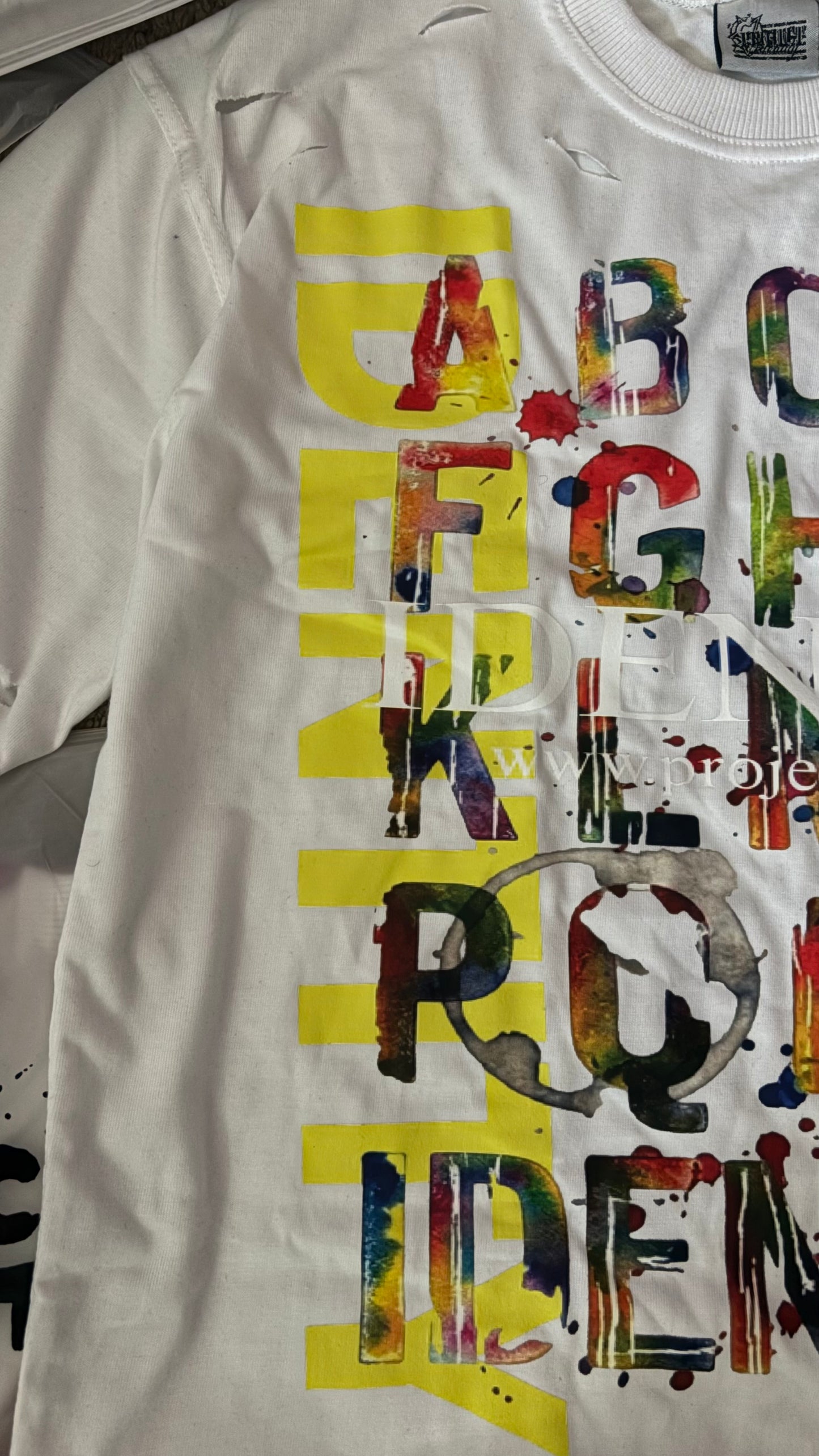 IDENTITY COLORFUL ALPHABET TEE (WHITE)